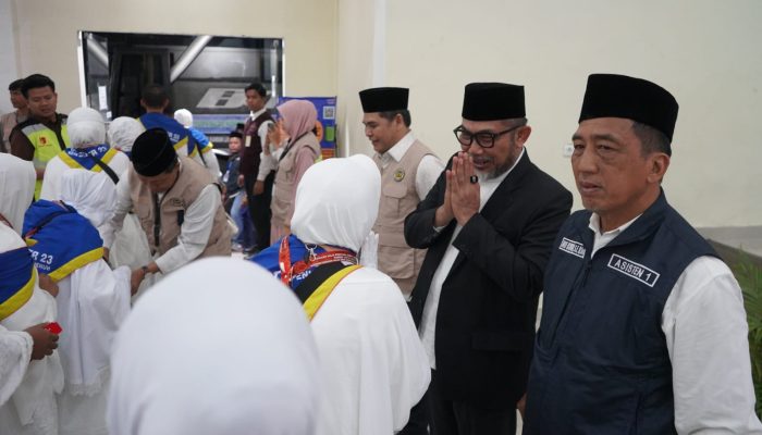 Sekda Sudirman Lepas JCH Kloter 23, Doakan Jamaah Jadi Haji Mabrur, Pulang Sehat