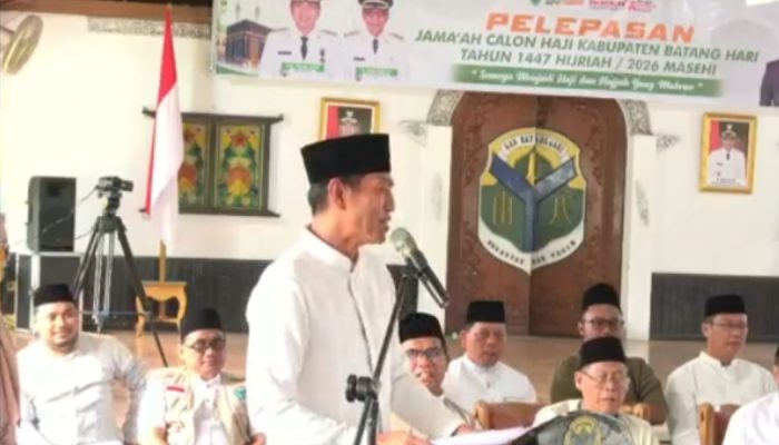 Bupati Mhd. Fadhil Arief melepas keberangkatan Jemaah haji Batang hari,  Kurangi godget Fokus Ibadah