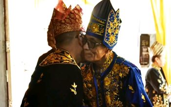 Wakil Bupati Batang Hari H. Bakhtiar Dengan Gelar Adat Datuk Pemangku Dirajo Penimbang Alur Patut menghadiri undangan Lembaga Adat Melayu Jambi 