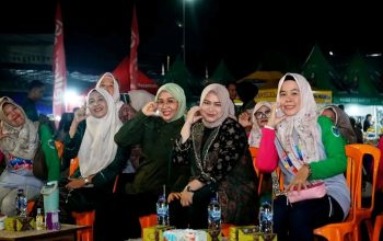 Ketua TP-PKK Kabupaten Batang Hari Bunda Zulva Fadhil Hadiri Pagelaran Pentas Seni Acara Gerebek Suro