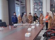Maulana – Diza Serahkan Bantuan Bencana Terhadap 12 Kepala Keluarga