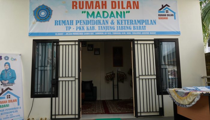 Kunjungi Rumah Dilan Madani, Hesti Haris Apresiasi Produk UMKM Binaan TP PKK Kabupaten Tanjung Jabung Barat 