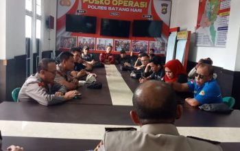 Mediasi Insan Pers Bersama Polres Batang Hari Atas Dugaan Tindakan intimidasi Terhadap Insan Pers Oleh Salah Satu Oknum Polisi HS