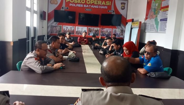 Mediasi Insan Pers Bersama Polres Batang Hari Atas Dugaan Tindakan intimidasi Terhadap Insan Pers Oleh Salah Satu Oknum Polisi HS