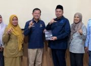 DPRD Kota Jambi Serahkan Undangan HUT Pemkot ke KI Jambi