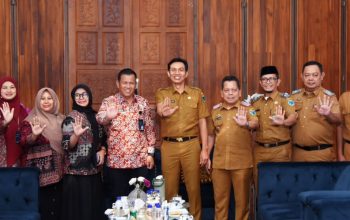 Mhd. Fadhil Arief Audensi Bersama BKKBN Propinsi Jambi di Rumah Dinas Bupati Batang Hari