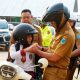 Hari Pertama Sekolah, Bupati Batang Hari Antar Anak Naik Motor: Ajak Ayah Lebih Dekat dengan Keluarga