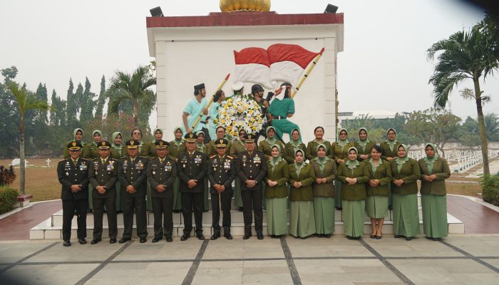 Ziarah di Makam Pahlawan, DANREM 042/GAPU Tekankan Warisan Perjuangan : TNI Tak Boleh Jauh Dari Rakyat